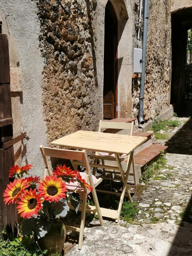 Ferienwohnung Casa Manetta Calascio Exterior foto